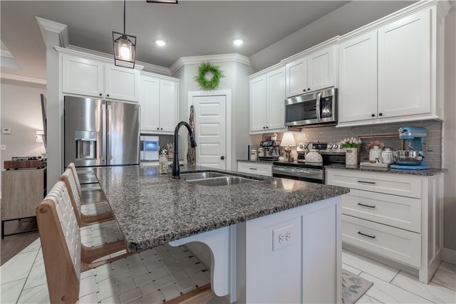 901 Sugar Pine Street, Tontitown, AR 72762