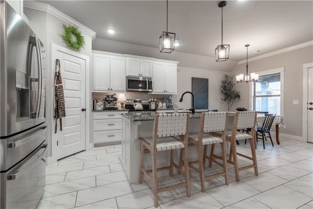 901 Sugar Pine Street, Tontitown, AR 72762