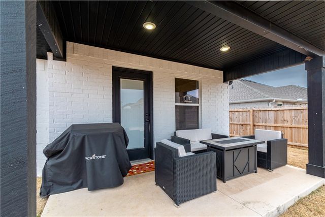 901 Sugar Pine Street, Tontitown, AR 72762