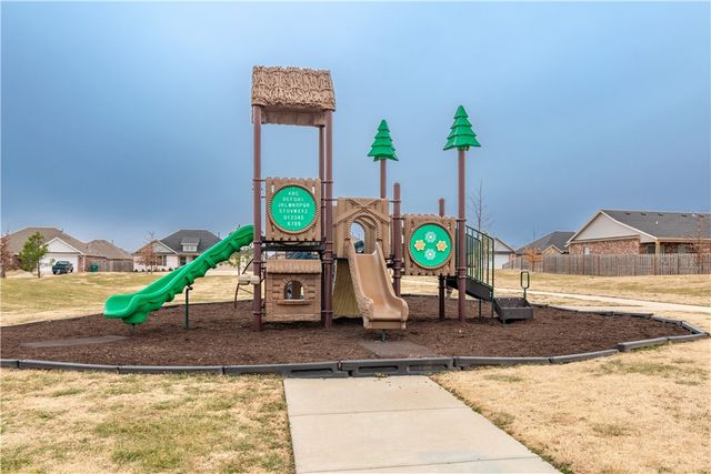 901 Sugar Pine Street, Tontitown, AR 72762