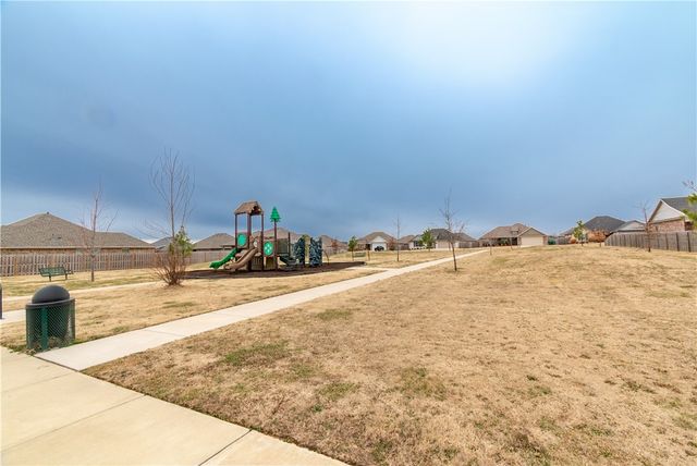 901 Sugar Pine Street, Tontitown, AR 72762