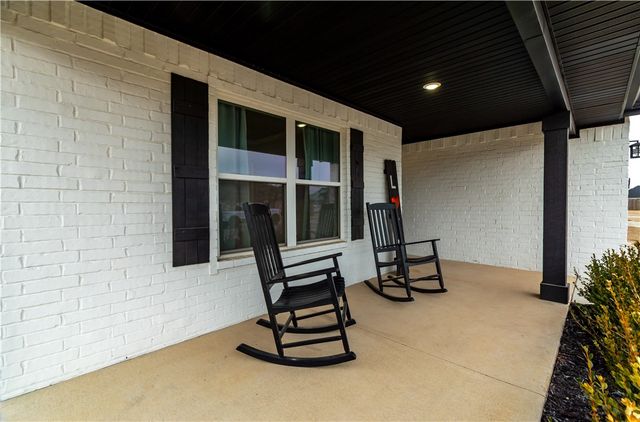 901 Sugar Pine Street, Tontitown, AR 72762