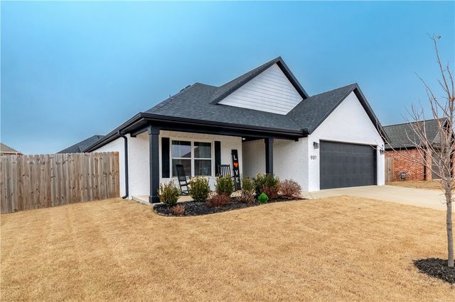 901 Sugar Pine Street, Tontitown, AR 72762