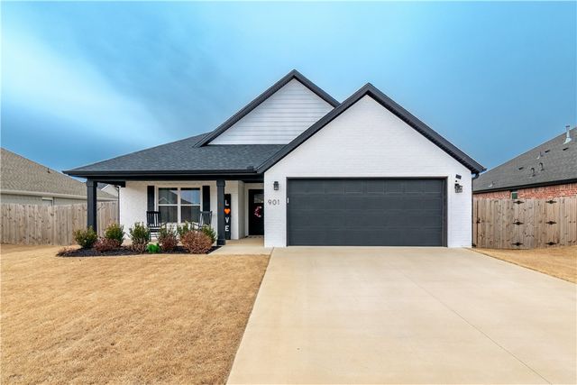 901 Sugar Pine Street, Tontitown, AR 72762