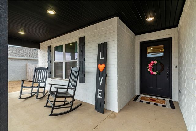 901 Sugar Pine Street, Tontitown, AR 72762