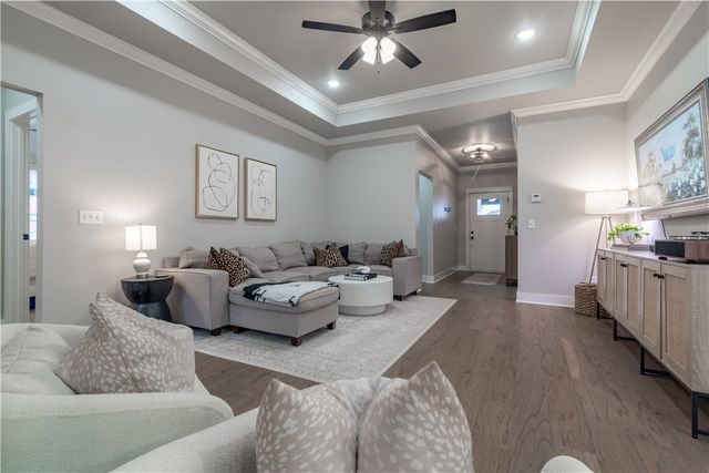 901 Sugar Pine Street, Tontitown, AR 72762