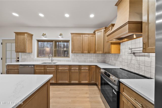 7058 Topez Drive, Crossville, TN 38572