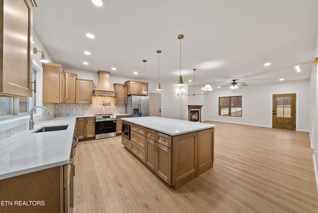 7058 Topez Drive, Crossville, TN 38572