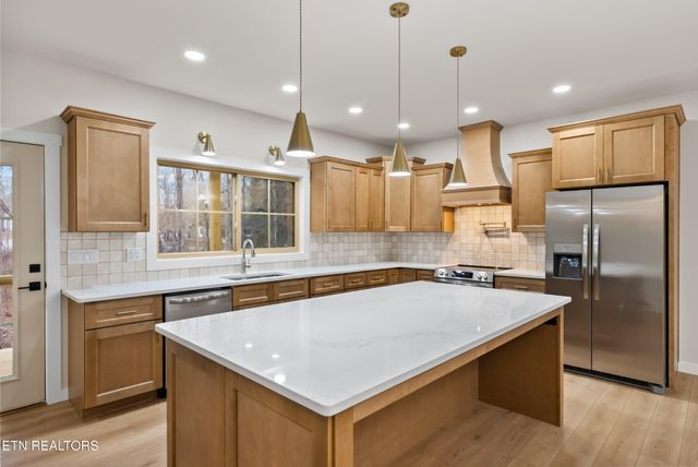 7058 Topez Drive, Crossville, TN 38572