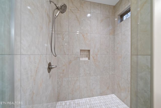 7058 Topez Drive, Crossville, TN 38572