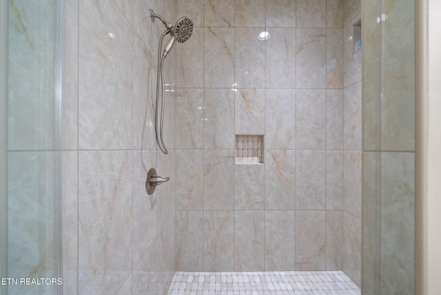 7058 Topez Drive, Crossville, TN 38572