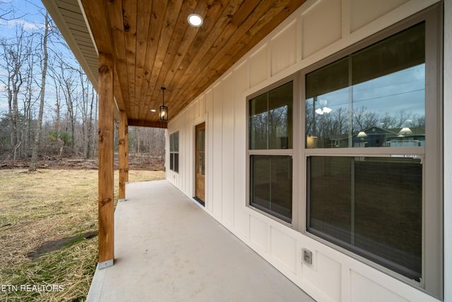 7058 Topez Drive, Crossville, TN 38572