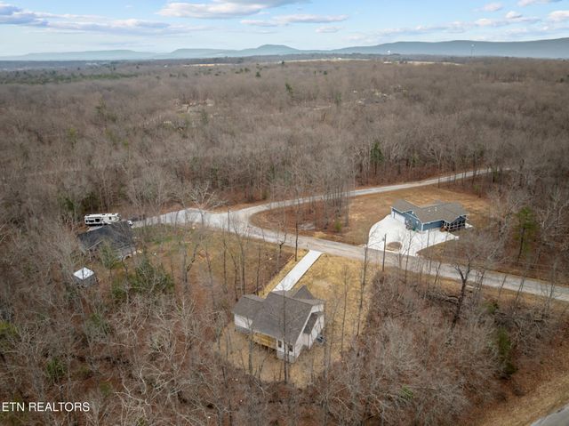 7058 Topez Drive, Crossville, TN 38572