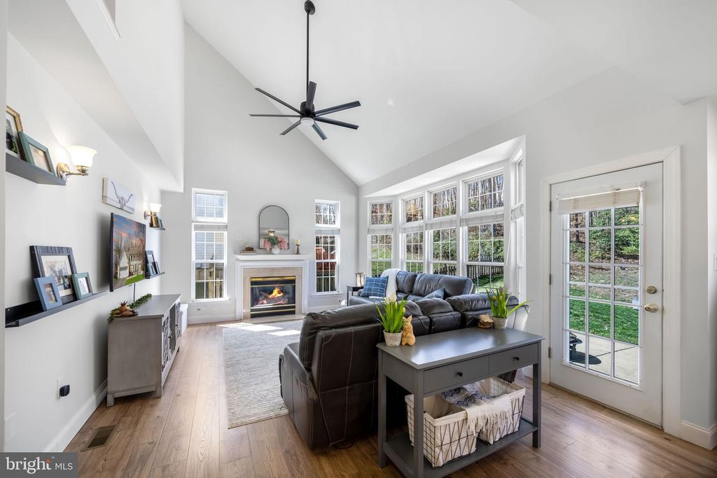 Image 17 of property listing at 19 FRANCIS CT, Stafford, VA 22554