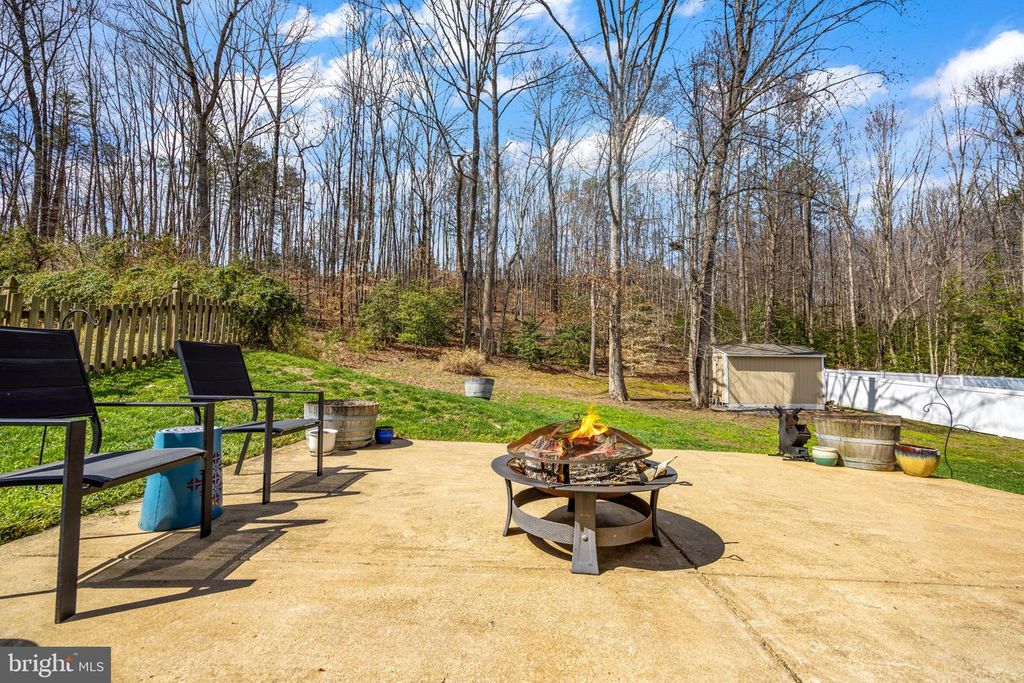 Image 41 of property listing at 19 FRANCIS CT, Stafford, VA 22554