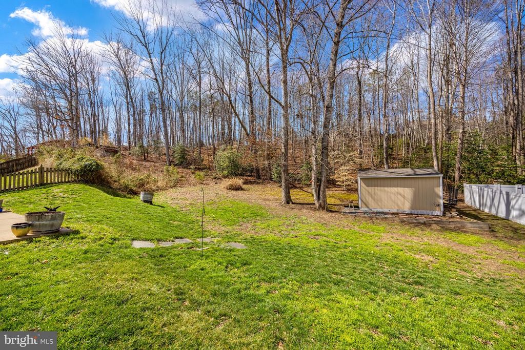 Image 42 of property listing at 19 FRANCIS CT, Stafford, VA 22554