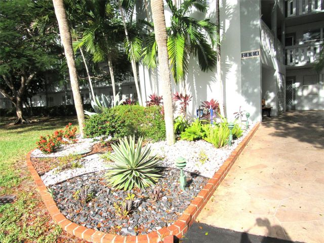 2804 Victoria Way E1, Coconut Creek, FL 33066