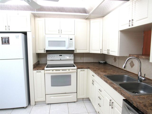 2804 Victoria Way E1, Coconut Creek, FL 33066