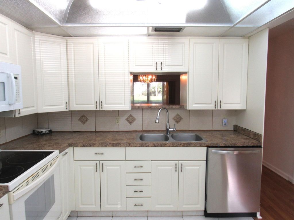 2804 Victoria Way E1, Coconut Creek, FL 33066