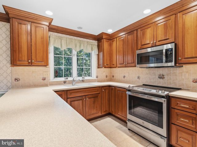 30 HIGH POINT E, Huntingdon Valley, PA 19006