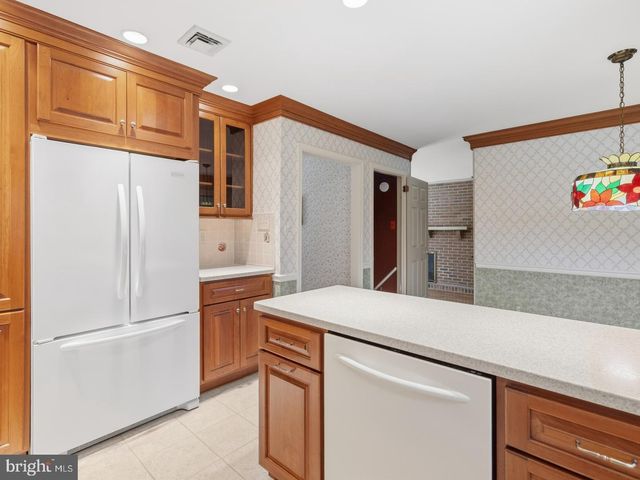30 HIGH POINT E, Huntingdon Valley, PA 19006
