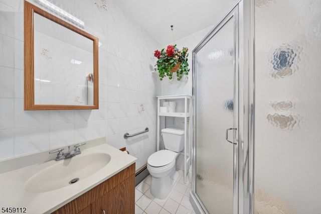 1 Holly Dr, Randolph Twp., NJ 07869