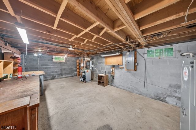 1 Holly Dr, Randolph Twp., NJ 07869