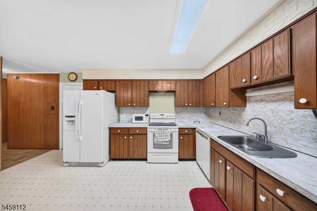 1 Holly Dr, Randolph Twp., NJ 07869