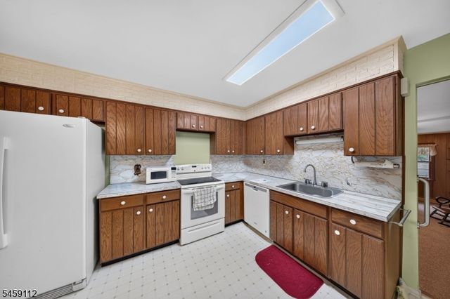 1 Holly Dr, Randolph Twp., NJ 07869