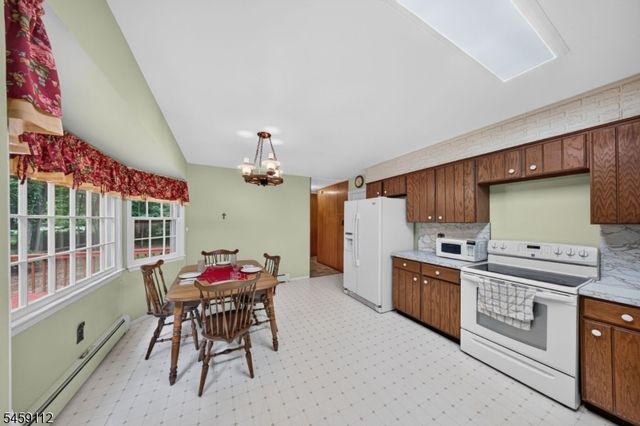 1 Holly Dr, Randolph Twp., NJ 07869
