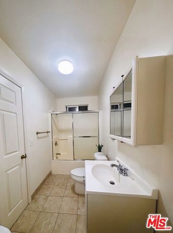 4343 W 4th Street D, Los Angeles, CA 90020
