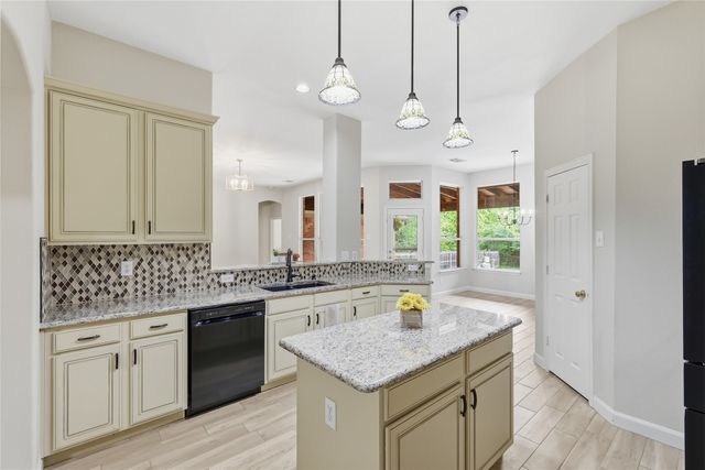 2402 Ravinia Drive, Corinth, TX 76208