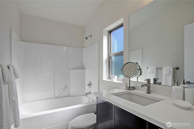 8706 S 42nd Avenue, Seattle, WA 98118