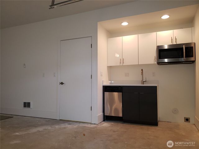 8706 S 42nd Avenue, Seattle, WA 98118