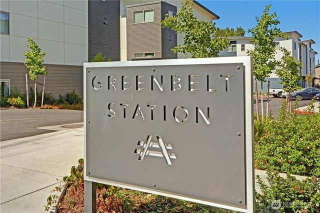 8706 S 42nd Avenue, Seattle, WA 98118