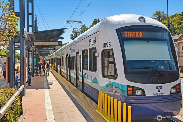 8706 S 42nd Avenue, Seattle, WA 98118