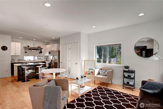 8706 S 42nd Avenue, Seattle, WA 98118