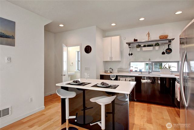 8706 S 42nd Avenue, Seattle, WA 98118