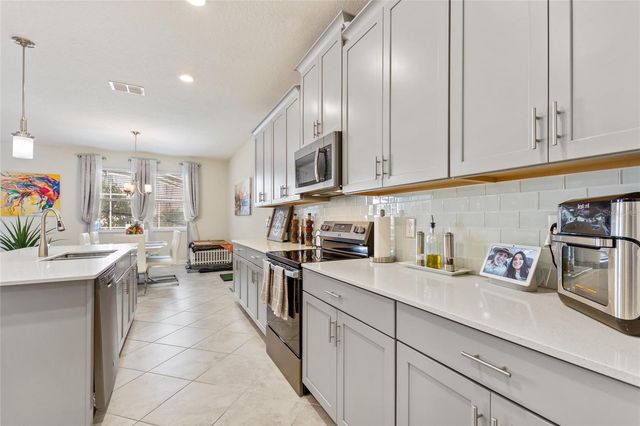 8811 BALLY NEAL LOOOP, Davenport, FL 33836