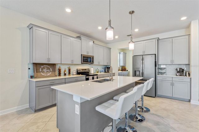 8811 BALLY NEAL LOOOP, Davenport, FL 33836