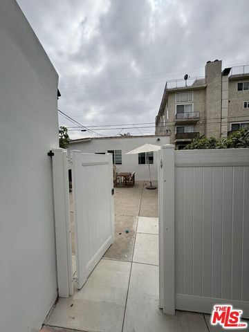 816 N Mccadden Place, Los Angeles, CA 90038