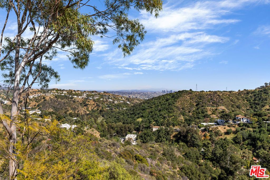 Image 20 of property listing at 8656 Skyline Drive, Los Angeles, CA 90046