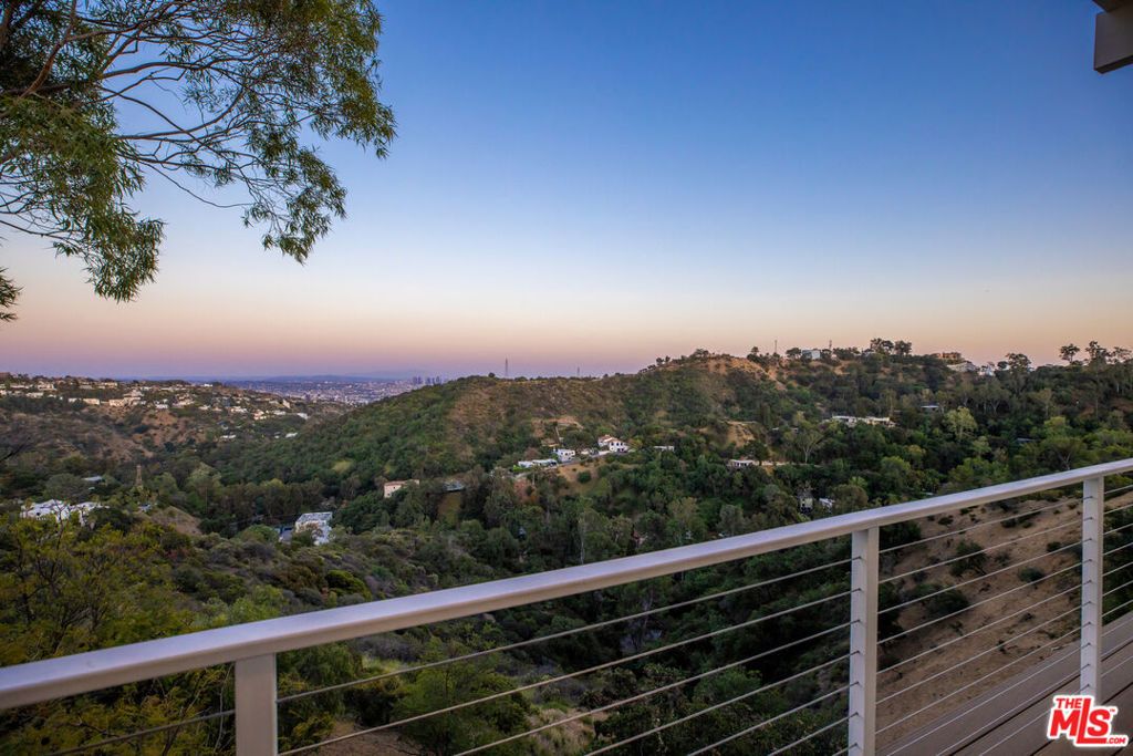 Image 21 of property listing at 8656 Skyline Drive, Los Angeles, CA 90046