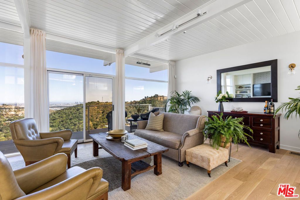Image 5 of property listing at 8656 Skyline Drive, Los Angeles, CA 90046
