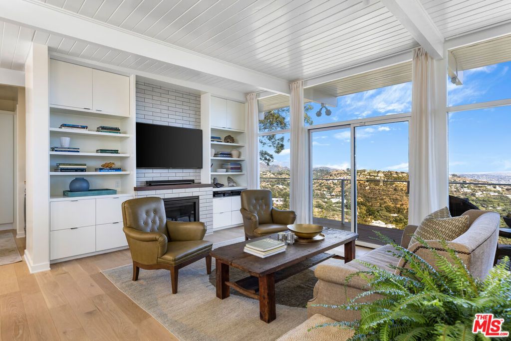 Image 6 of property listing at 8656 Skyline Drive, Los Angeles, CA 90046