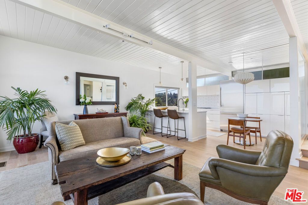Image 7 of property listing at 8656 Skyline Drive, Los Angeles, CA 90046