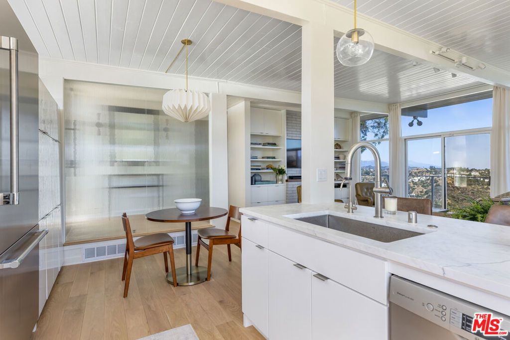 Image 9 of property listing at 8656 Skyline Drive, Los Angeles, CA 90046