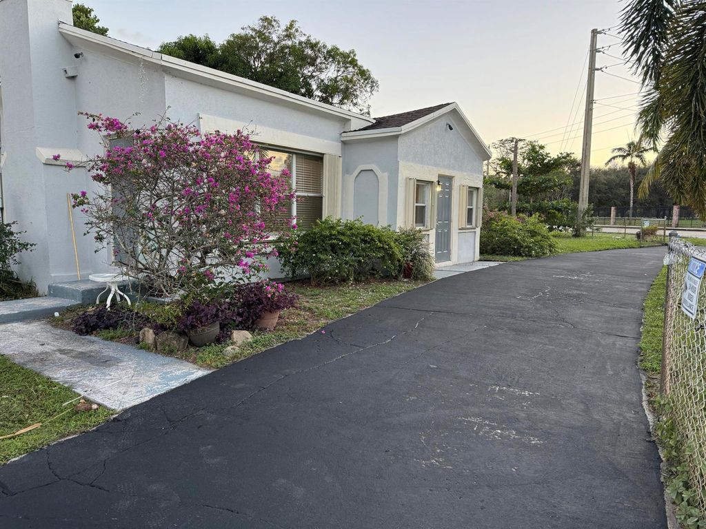 701 SW 8th Avenue, Delray Beach, FL 33444