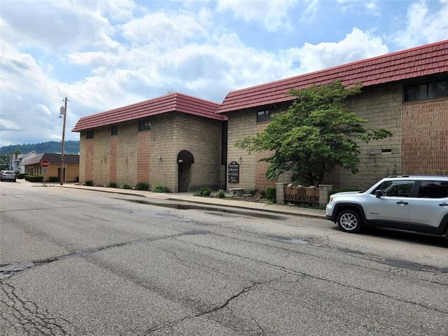 301 E 1st Avenue, Tarentum, PA 15084