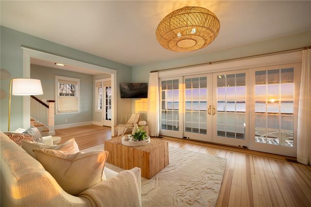 115 Washington Street, Newport, RI 02840